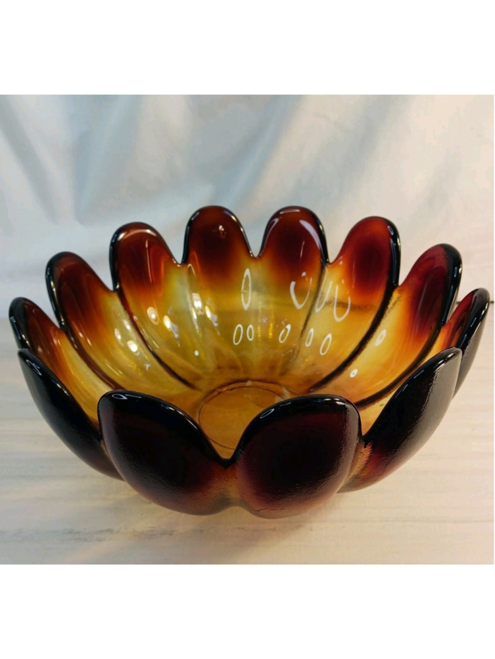 MC Indiana Glass Amberina Luau Lotus Flower Bowl 12 Petal Brown Hombre Reactive?